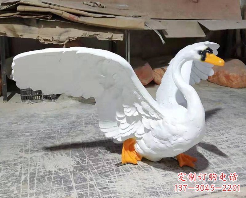 益阳展翅翱翔的仿真白天鹅发光款