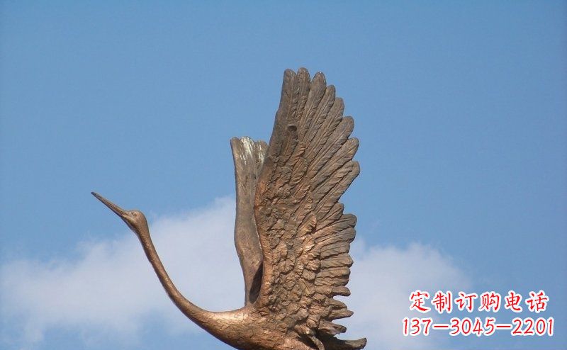 益阳展翅高飞的仙鹤动物铜雕