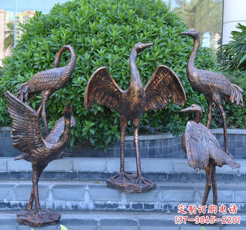 益阳展翅仙鹤雕塑