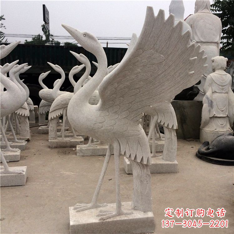 益阳展翅欲飞的仙鹤石雕