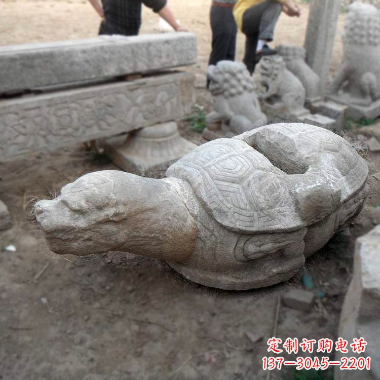 益阳朱雀站在赑屃上的石雕