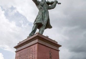 益阳音乐家聂耳拉小提琴景观名人雕塑