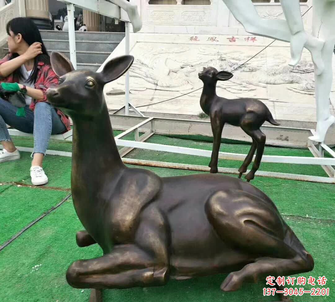 益阳铸铜广场动物鹿雕塑
