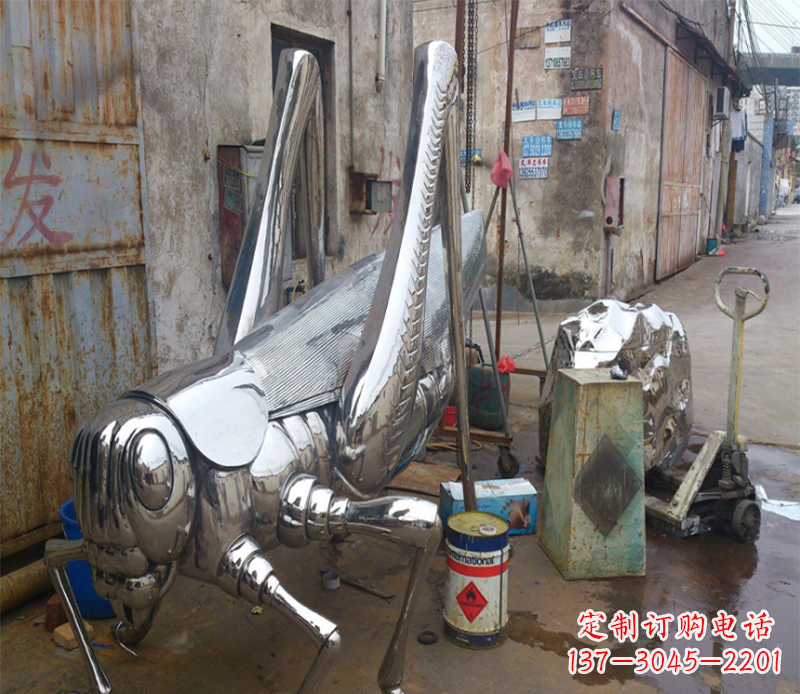益阳不锈钢蚂蚱雕塑