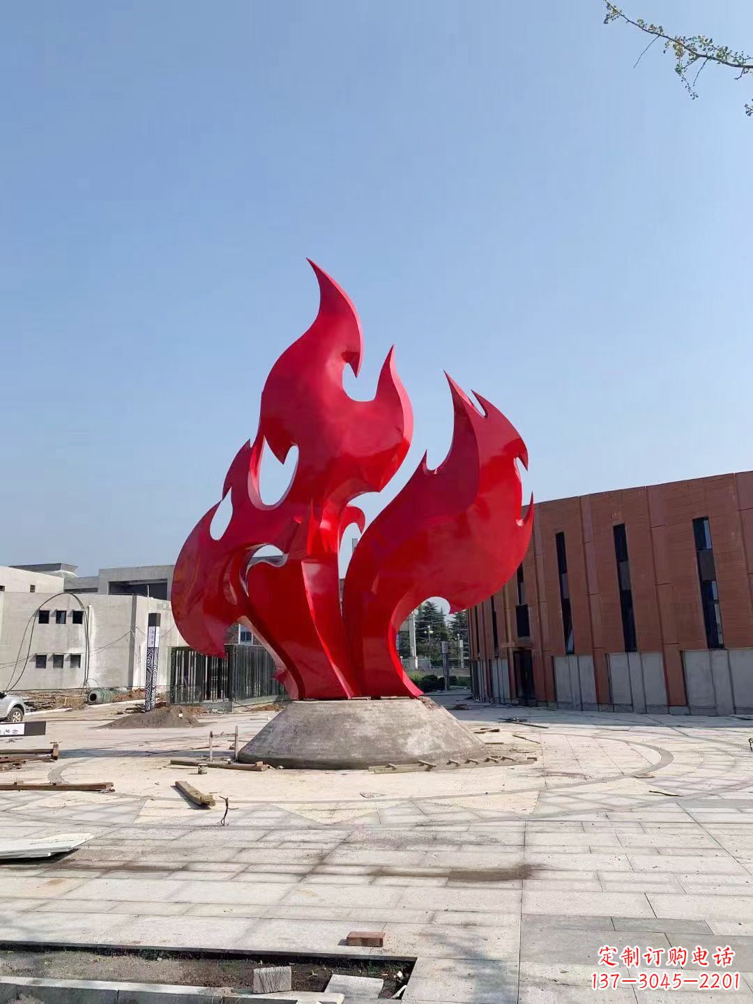 益阳大学操场抽象不锈钢火苗雕塑