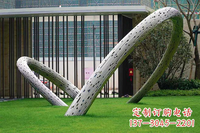 益阳景观雕塑-酒店草坪创意不锈钢圆环景观雕塑