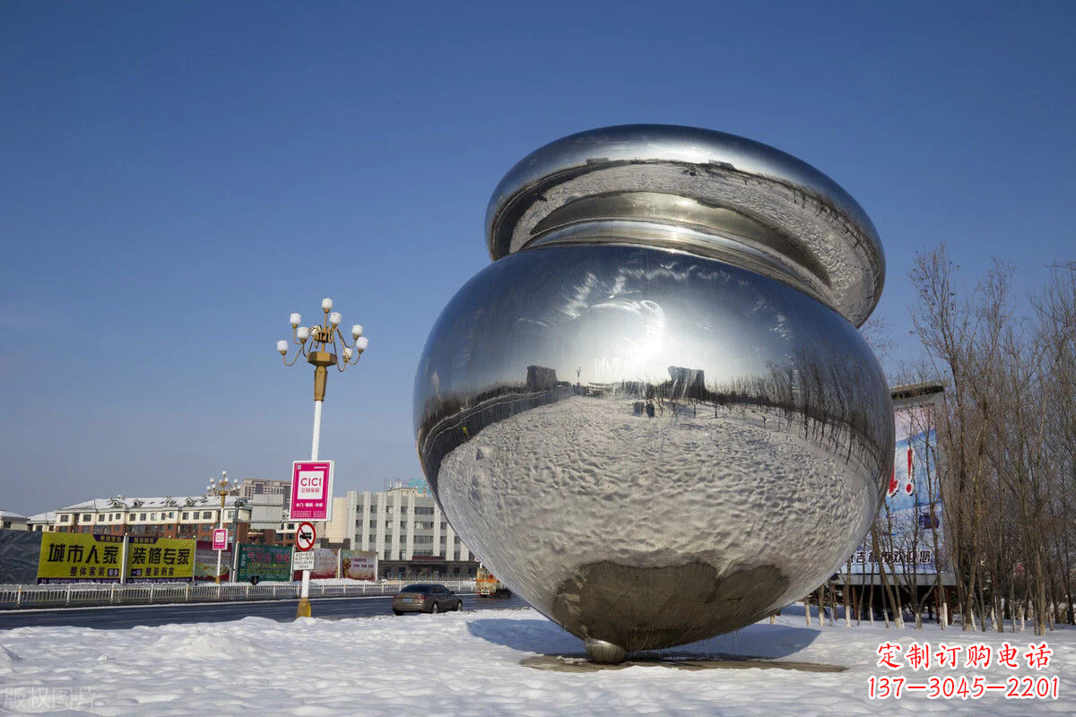 益阳陀螺雕塑-户外广场大型景观不锈钢镜面陀螺雕塑